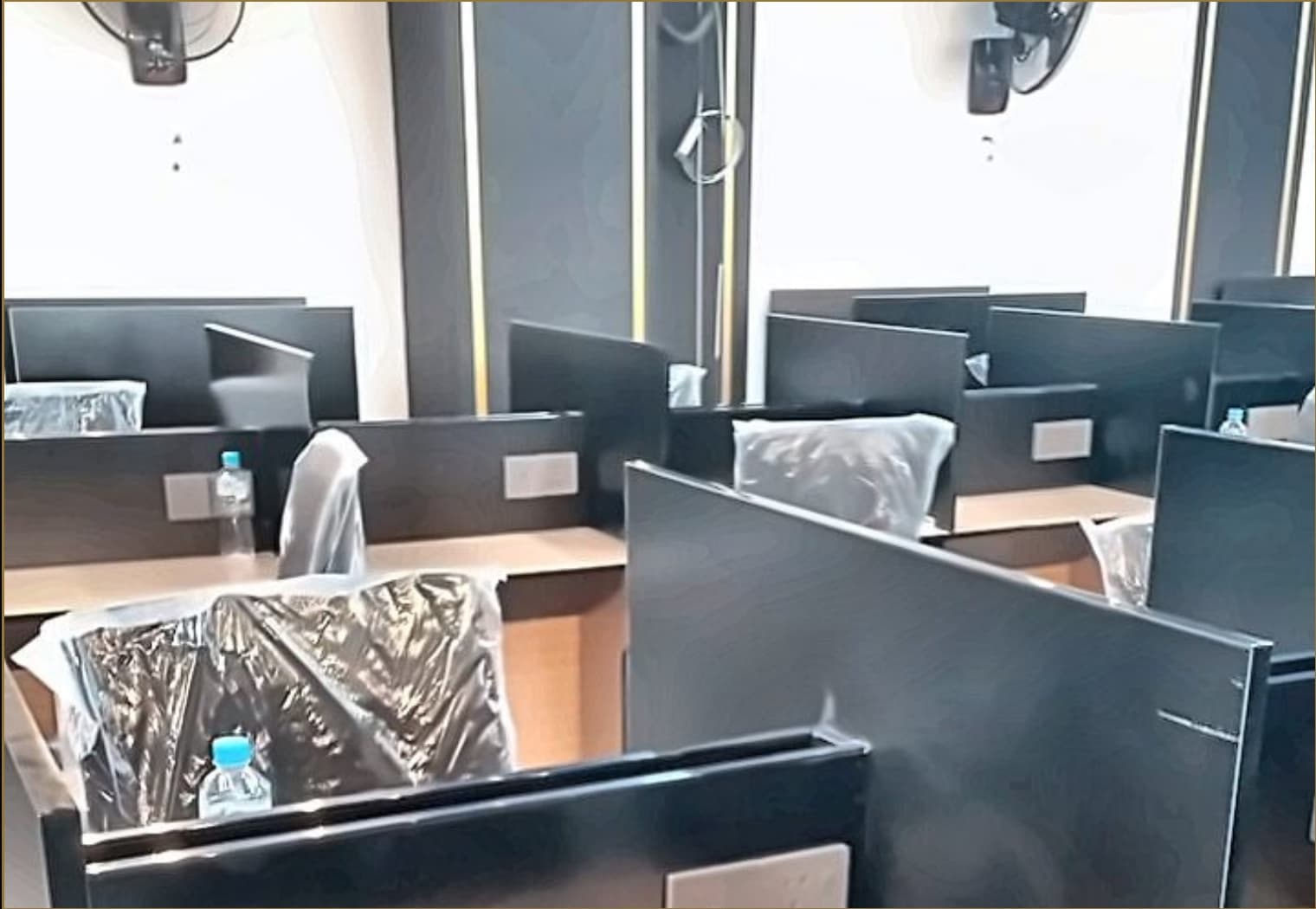 Work desks at Azura Workspaces